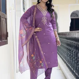 AARAGANA Women Mauve Kurta Sets-image-26
