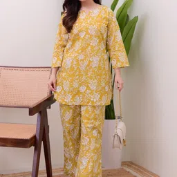 MEERA FAB Women Floral Printed Regular Pure Cotton Kurti with Trousers-picture-33