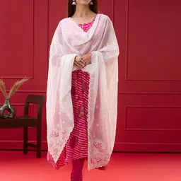 Dupatta Bazaar Floral Embroidered Threda Work Kota Doria Dupatta image 4