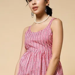 Istyle Can Women Geometric Printed Scoop Neck Cotton Top-image-11