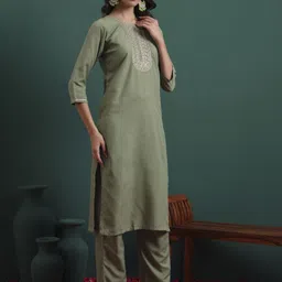 DIVASTRI Yoke Design Sequinned Round Neck Kurta With Trousers & Dupatta image 4