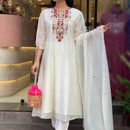 KALINI Women Yoke Design Kurta Set-36