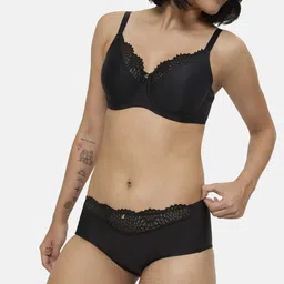 Triumph Lacy Sensation Wired Non Padded Bra-19