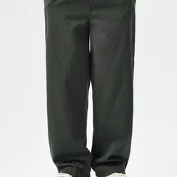 StyleCast Men Mid-Rise Flat-Front Relaxed Fit Trousers-picture-13
