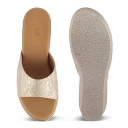 Tresmode Women Textured Wedge Sandals image 5