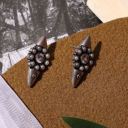 VENI Contemporary Studs Earrings-image-13