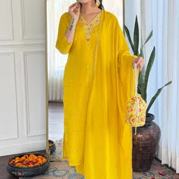 TWINS LADY Women Embroidered Regular Thread Work Kurta with Trousers & Dupatta-12