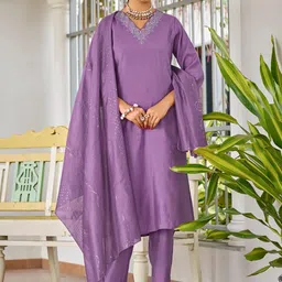 BulBul Women Geometric Solid Silk Kurta with Trousers & Dupatta-image-31