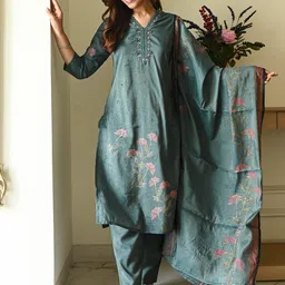 DIVASTRI Women Floral Printed Regular Gotta Patti Kurta with Trousers & With Dupatta-picture-16