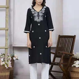 Shriyangan Floral Embroidered V-Neck Thread Work Straight Kurta-image-3
