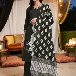 Pannkh Women Ethnic Motifs Printed Beads and Stones Pure Cotton Kurta Set-image-55