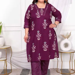 Doriyaan Plus Size Floral Printed V-Neck Pure Cotton Kurta With Trousers And Dupatta-picture-37