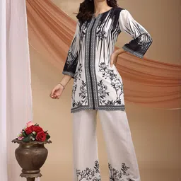 DIVASTRI Printed Round Neck Tunic With Trousers Co-Ords-picture-24