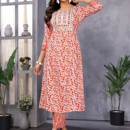 Rangita Women Embroidered Regular Thread Work Kurta with Trousers-45