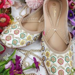 Fulkari Women Embellished Ethnic Mojaris Flats-image-94