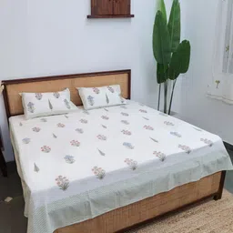 Plarsh Comfort White & Green Floral 300 TC King Bedsheet with 2 Pillow Covers-picture-18