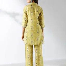 Label Ishnya Printed V-Neck Three-Quarter Sleeves Tunic With Trouser image 3