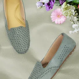 saanvishubh Women Textured Slip-On Sneakers-image-79