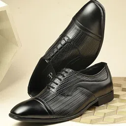El Paso Men Textured Formal Oxfords-image-35