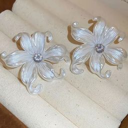 AVANT-GARDE PARIS Floral Shaped Crystals Studded Drop Earrings-51