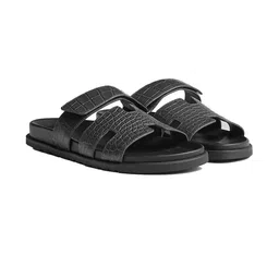 ITALIAN SHOES CO Black Flip Flops-picture-10