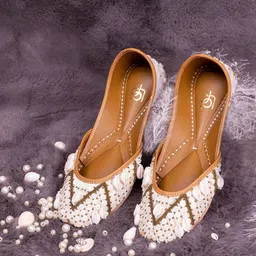 LORYPHILORY Women Embellished Mojaris Flats-image-11