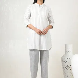 Soch Women Striped Regular Linen Kurta with Trousers-18
