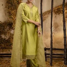VredeVogel Floral Embroidered V-Neck Thread Work Straight Kurta With Trouser And Dupatta-21