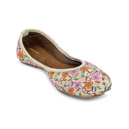 Anouk Women Embellished Ethnic Mojaris with Embroidered Flats-image-43