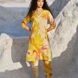 W Floral Printed Kurta With Trousers-16
