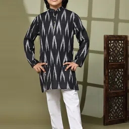 SKAVIJ Men Printed Regular Pure Cotton Kurta with Pyjamas image 3