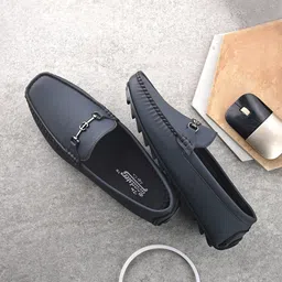 The Roadster Lifestyle Co. Men Textured Slip-On Lightweight Casual Loafers-19