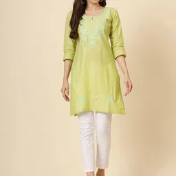 HERE&NOW Floral Embroidered V-Neck Thread Work Thread Work Kurti-image-38