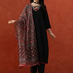 QSH Floral Yoke Design Tieup Neck Straight Kurta With Trousers & Dupatta-24