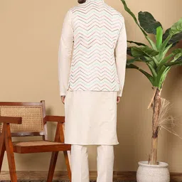 MULTI SHADES Men Regular Kurta with Pyjamas image 4