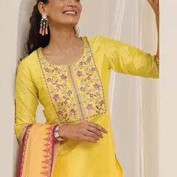 Libas Women Floral Yoke Design Regular Kurta with Trousers & With Dupatta image 3