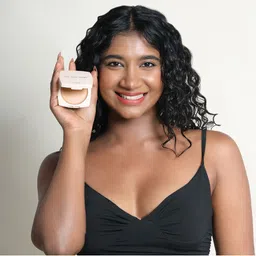 FLiCKA Set Of Matte Finish Compact & Primer With Beauty Blender image 2