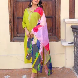 ODETTE Floral Embroidered Regular Thread Work Kurta with Trouser & Dupatta image 3