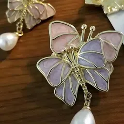 Lady Raiment Butterfly Shaped Studs Earrings-image-16