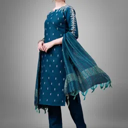 Aika Women Ethnic Motifs Embroidered Regular Thread Work Kurti with Pyjamas & With Dupatta image 3