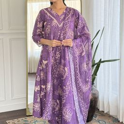 Navlik Women Floral Printed Kurta with Trousers & Dupatta-image-10