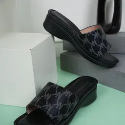 SAPATOS Textured Wedge Sandals-12