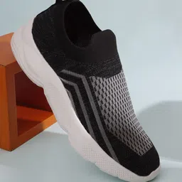 SPRENGE Men Woven Design Slip-On Sneakers-picture-5