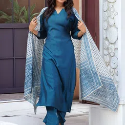 Moda Rapido Women Solid Kurta with Trousers & Dupatta-picture-30