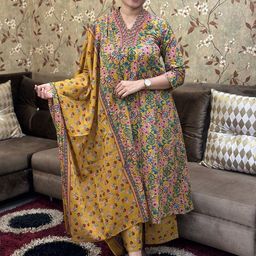 GoSriKi Women Floral Printed Regular Kurta with Trousers & With Dupatta-39