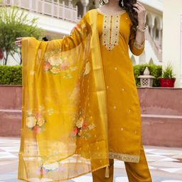 VredeVogel Women Floral Embroidered Regular Kurta with Trousers & With Dupatta-image-15