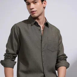 HIGHLANDER Men Slim Fit Spread Collar Vertical Striped Cotton Casual Shirt-picture-15