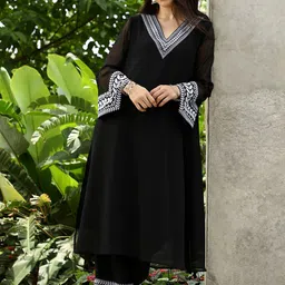 QISSA Women Ethnic Motifs Printed Regular Kurta with Trousers-image-18