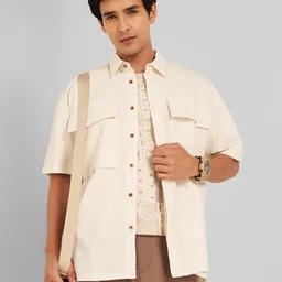 7 Alt by Pantaloons Men Boxy Fit Spread Collar Solid Cotton Casual Shirt-image-66