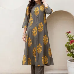 Ishin Women Floral Printed Regular Kurta with Trousers-picture-37